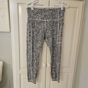 Athleta Ultimate Stash 2 7/8 textured leggings.
